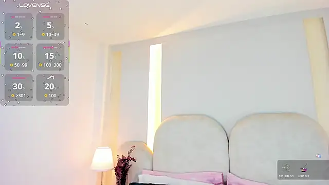 Snapshot of SalomeeBell chatting on 12.20.25 SalomeeBell online show from 12.20.25