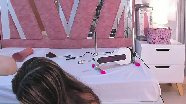 Wonderkloe  online show from 02.08.26