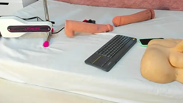 Wonderkloe  online show from 02.12.26