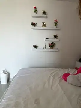 Nikii   online show from 10.15.25