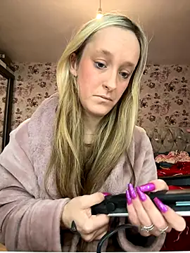 LucyRoseMae online show from 12.04.25