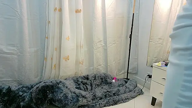 BeccaReedd online show from 12.15.25