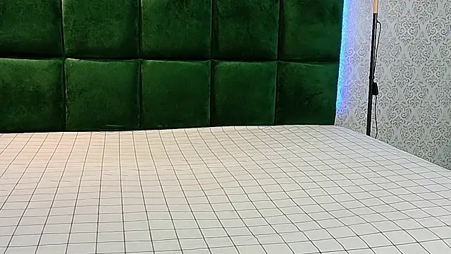 BeccaReedd online show from 12.16.25