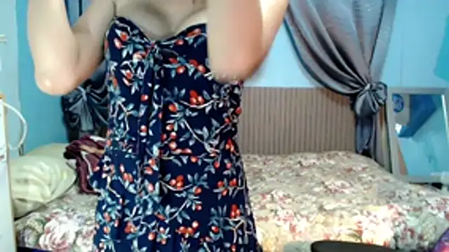 Snapshot of SelenaCinder chatting on 12.04.25 SelenaCinder online show from 12.04.25