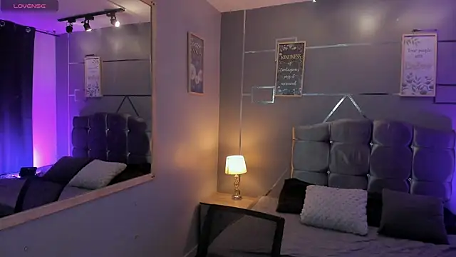 Christopher 77 online show from 10.22.25