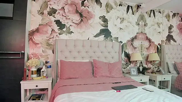 Snapshot of MaddyMay_ chatting on 11.07.25 MaddyMay online show from 11.07.25