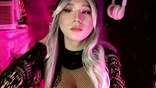 Snapshot of UrhotlucyTS chatting on 12.03.25 UrhotlucyTS online show from 12.03.25