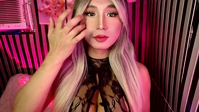 Snapshot of UrhotlucyTS chatting on 03.10.26 UrhotlucyTS online show from 03.10.26