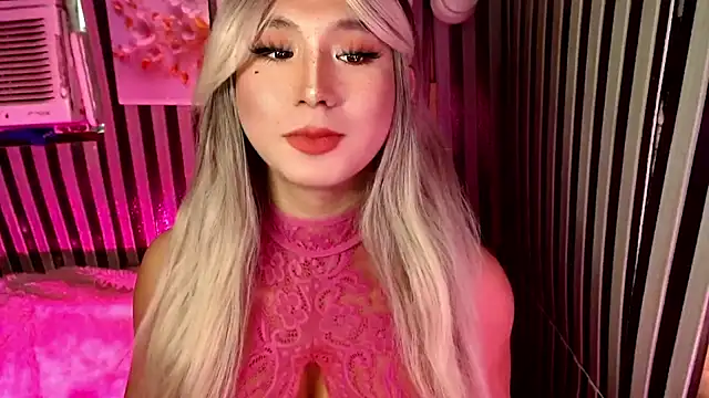 Snapshot of UrhotlucyTS chatting on 03.21.26 UrhotlucyTS online show from 03.21.26