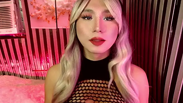 UrhotlucyTS online show from 04.30.26