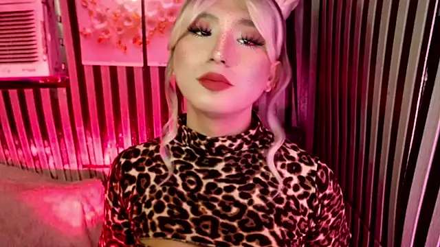 UrhotlucyTS online show from 05.05.26