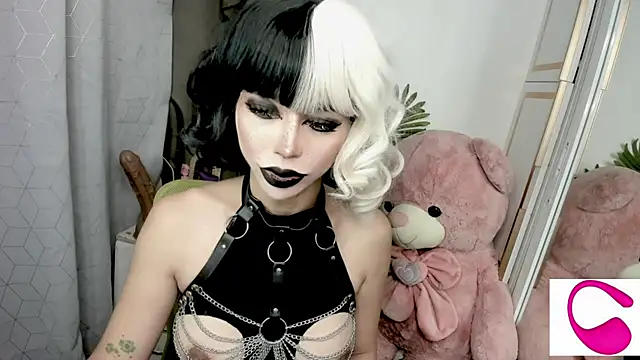 Snapshot of janecomander chatting on 09.29.25 janecomander online show from 09.29.25
