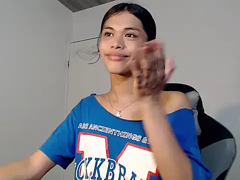 urcurlydiva online show from 12.17.25