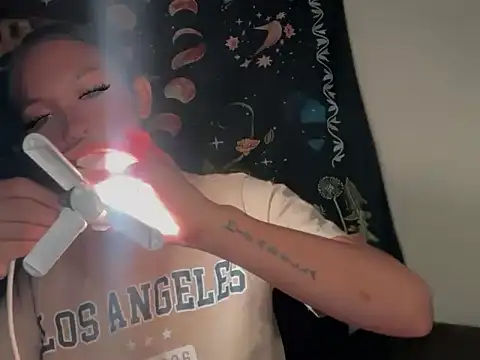 Snapshot of Simi_Ipit chatting on 02.27.26 Simi Ipit online show from 02.27.26