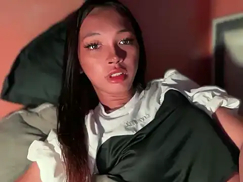 Snapshot of Simi_Ipit chatting on 03.21.26 Simi Ipit online show from 03.21.26