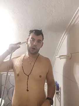 Snapshot of m702d-gr chatting on 10.29.25 m702d-gr online show from 10.29.25