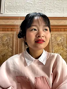 Snapshot of Daisy018 chatting on 10.31.25 Daisy018 online show from 10.31.25