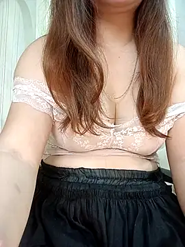 Snapshot of Lam-Di chatting on 11.24.25 Lam-Di online show from 11.24.25