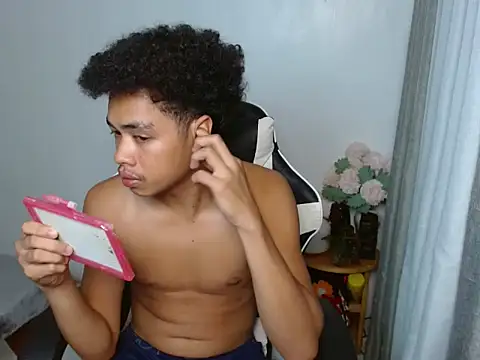 Snapshot of curlyasian_njxx chatting on 04.06.26 curlyasian njxx online show from 04.06.26