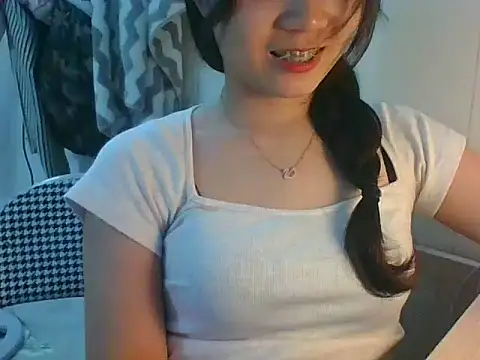 Snapshot of Linzly chatting on 09.10.25 Linzly online show from 09.10.25