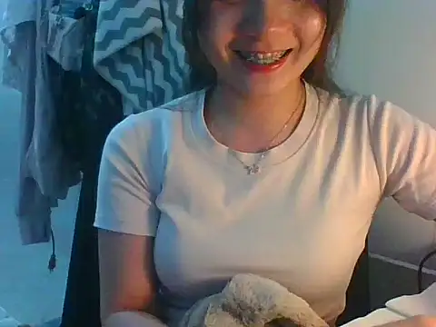 Snapshot of Linzly chatting on 09.13.25 Linzly online show from 09.13.25