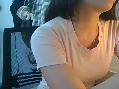 Snapshot of Linzly chatting on 09.19.25 Linzly online show from 09.19.25