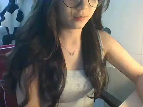 Snapshot of Linzly chatting on 10.03.25 Linzly online show from 10.03.25