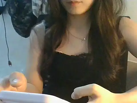 Snapshot of Linzly chatting on 10.04.25 Linzly online show from 10.04.25