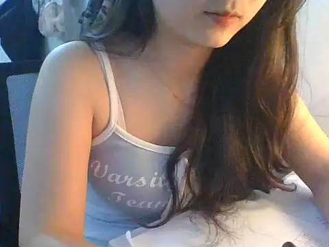 Snapshot of Linzly chatting on 10.11.25 Linzly online show from 10.11.25