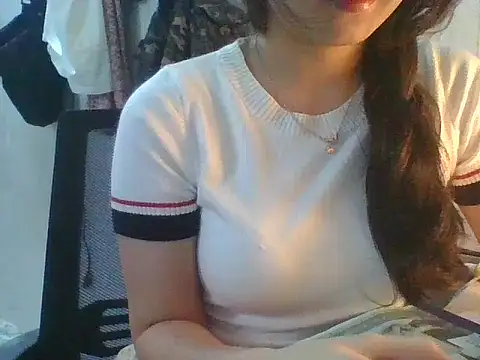 Snapshot of Linzly chatting on 10.14.25 Linzly online show from 10.14.25