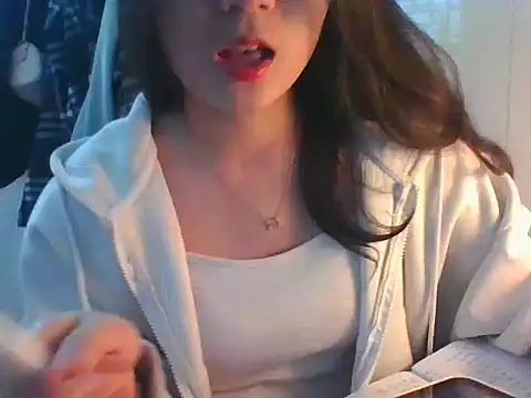 Snapshot of Linzly chatting on 11.01.25 Linzly online show from 11.01.25