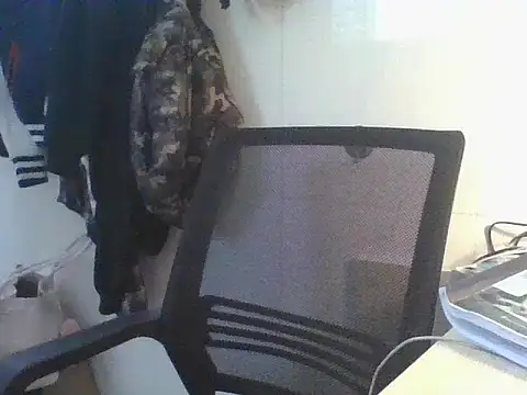 Snapshot of Linzly chatting on 11.04.25 Linzly online show from 11.04.25