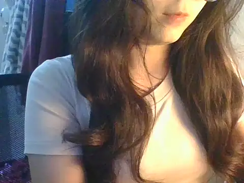 Snapshot of Linzly chatting on 11.14.25 Linzly online show from 11.14.25