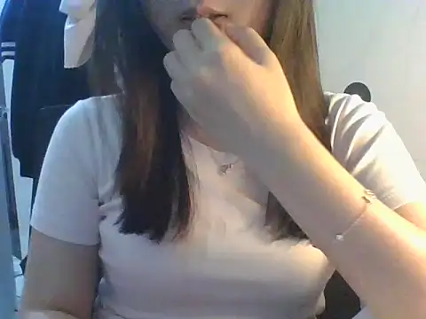 Snapshot of Linzly chatting on 11.16.25 Linzly online show from 11.16.25