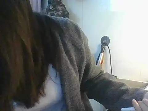 Snapshot of Linzly chatting on 11.19.25 Linzly online show from 11.19.25