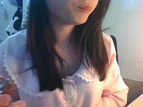 Snapshot of Linzly chatting on 11.22.25 Linzly online show from 11.22.25