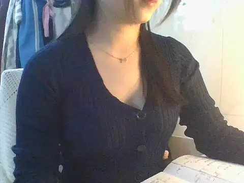 Snapshot of Linzly chatting on 12.20.25 Linzly online show from 12.20.25