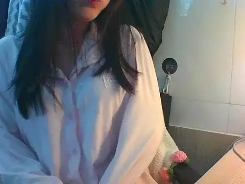 Snapshot of Linzly chatting on 02.13.26 Linzly online show from 02.13.26