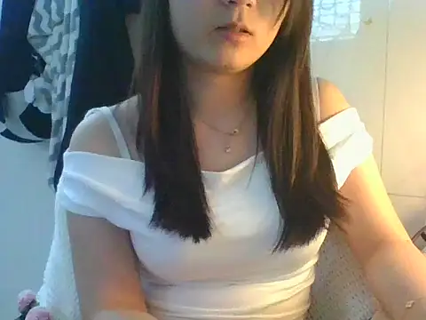 Snapshot of Linzly chatting on 02.26.26 Linzly online show from 02.26.26