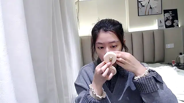 Snapshot of Mimi-cnbaby chatting on 11.22.25 Mimi-cnbaby online show from 11.22.25