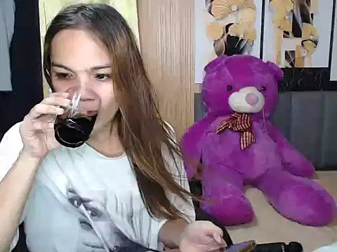 Snapshot of Raffa_ella69 chatting on 11.18.25 Raffa ella69 online show from 11.18.25