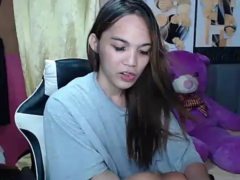 Snapshot of Raffa_ella69 chatting on 11.25.25 Raffa ella69 online show from 11.25.25