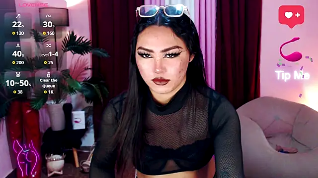 Unique Maya online show from 09.11.25