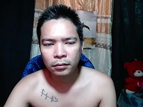 Snapshot of MANIACasianX chatting on 05.11.26 MANIACasianX online show from 05.11.26