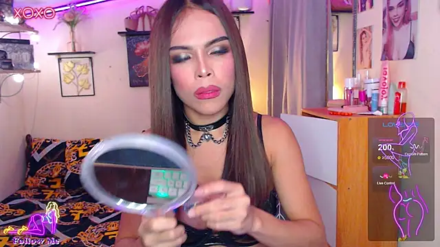 Snapshot of izabella_moore chatting on 11.21.25 izabella moore online show from 11.21.25