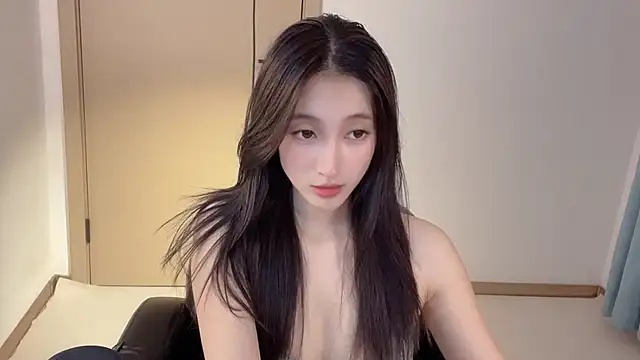 Snapshot of Seraphina-se chatting on 10.18.25 Seraphina-se online show from 10.18.25