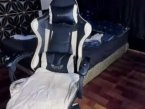 AsianHotBODYY online show from 11.23.25