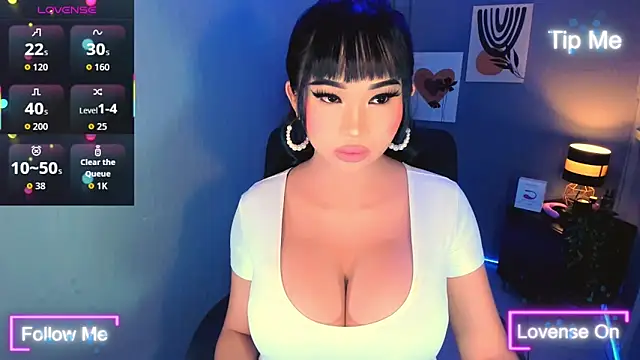 Snapshot of TriciaCumLoader chatting on 10.24.25 TriciaCumLoader online show from 10.24.25