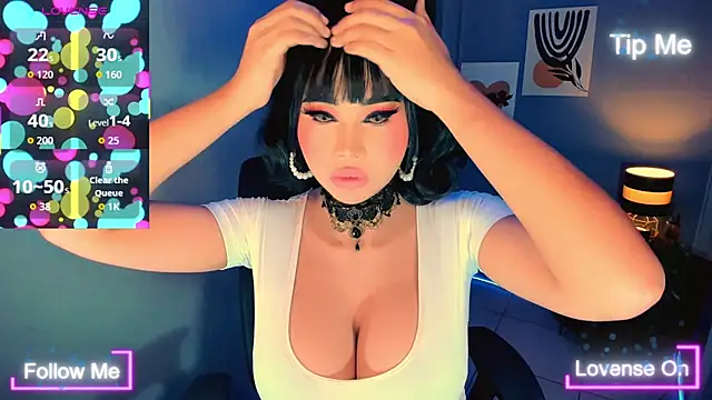 Snapshot of TriciaCumLoader chatting on 11.18.25 TriciaCumLoader online show from 11.18.25