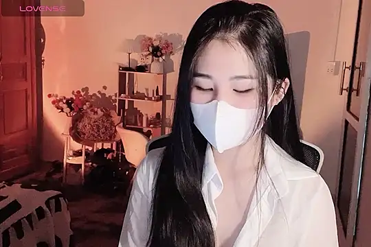 Snapshot of ___Daisy___ chatting on 10.08.25 Daisy online show from 10.08.25